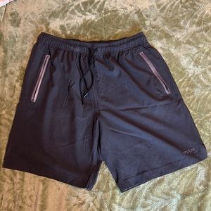 Men’s gray athletic shorts
